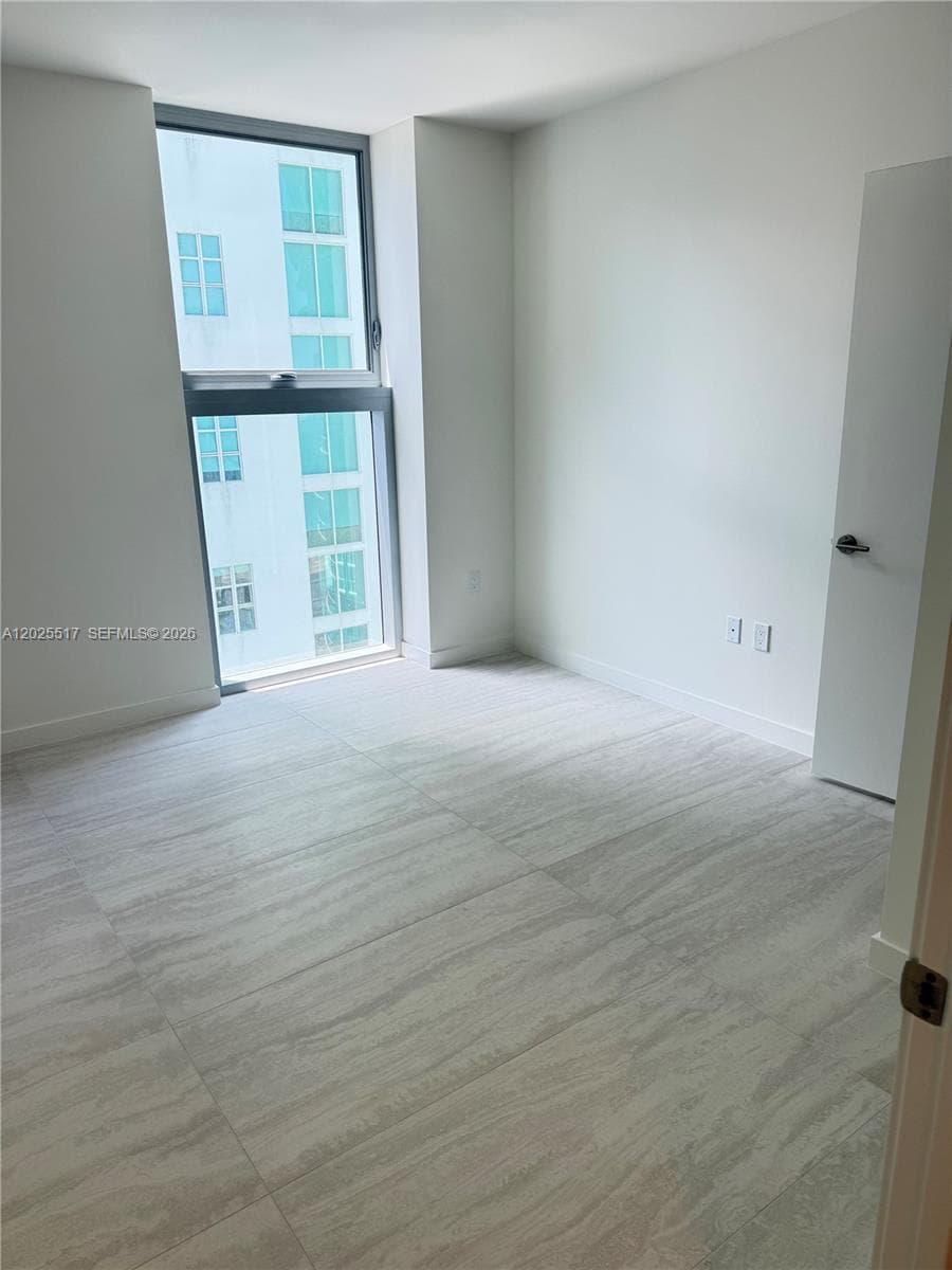 77 SE 5 # 2307, Miami FL 33131 — 11