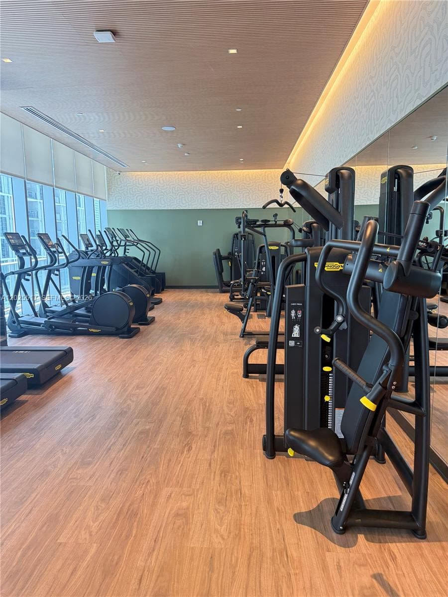 77 SE 5 # 2307, Miami FL 33131 — 19