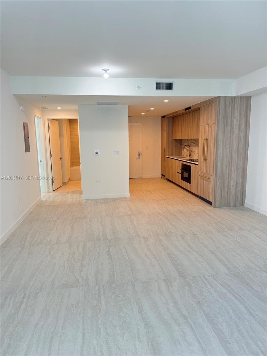 77 SE 5 # 2307, Miami FL 33131 — 8
