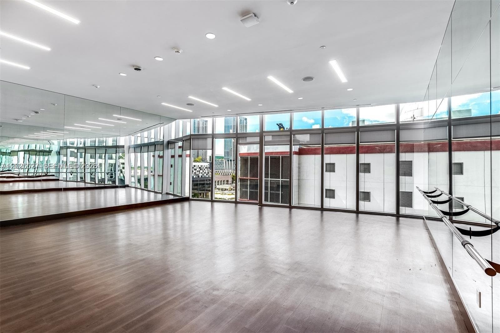 851 NE 1st Ave # 3909, Miami FL 33132 — 41