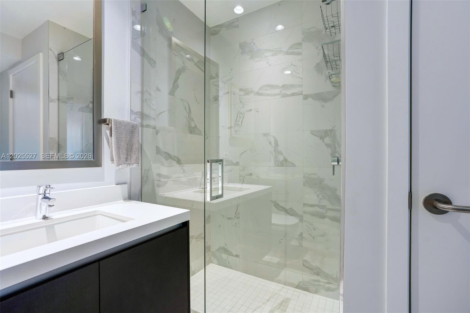 851 NE 1st Ave # 3909, Miami FL 33132 — 25