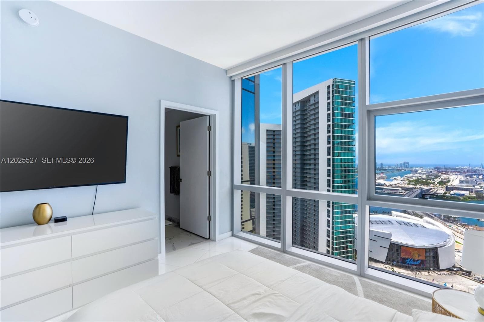 851 NE 1st Ave # 3909, Miami FL 33132 — 21