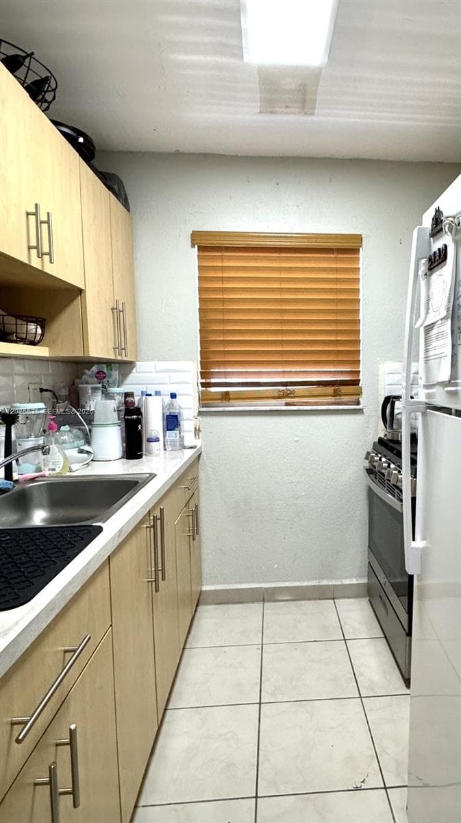 1655 W 44th Pl # 211, Hialeah FL 33012 — 9