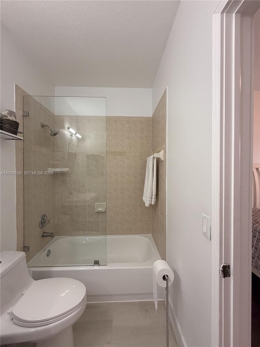 5420 NW 107th Ave # 303, Doral FL 33178 — 16