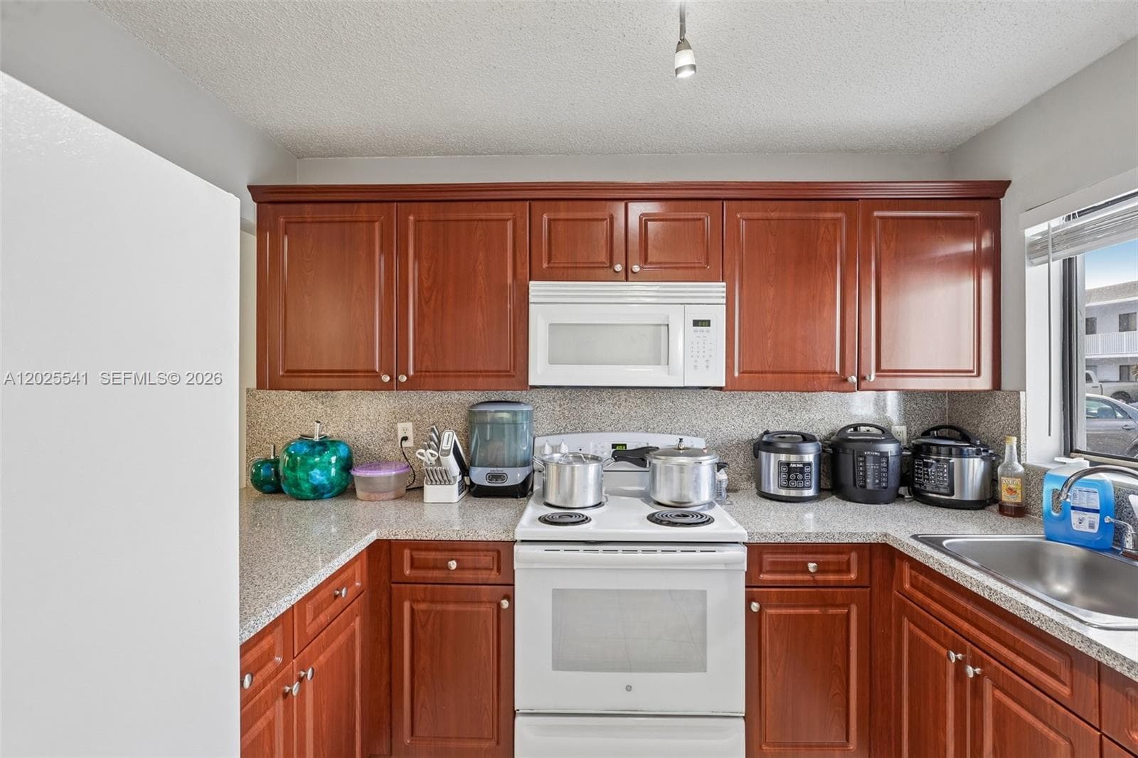 6041 W 24th Ave # 103, Hialeah FL 33016 — 11