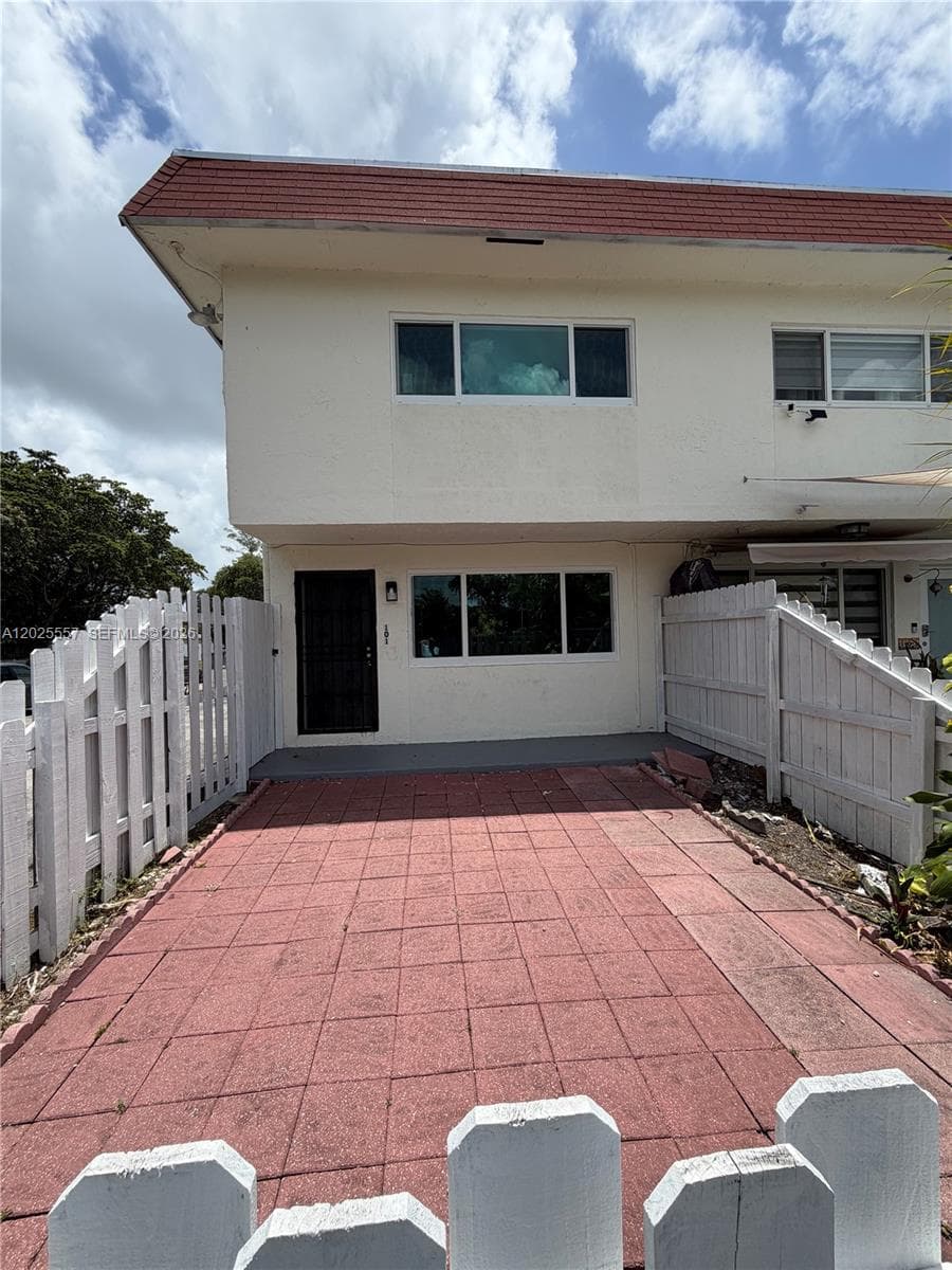 1450 NE 151st St # 101, Miami FL 33162 — 23