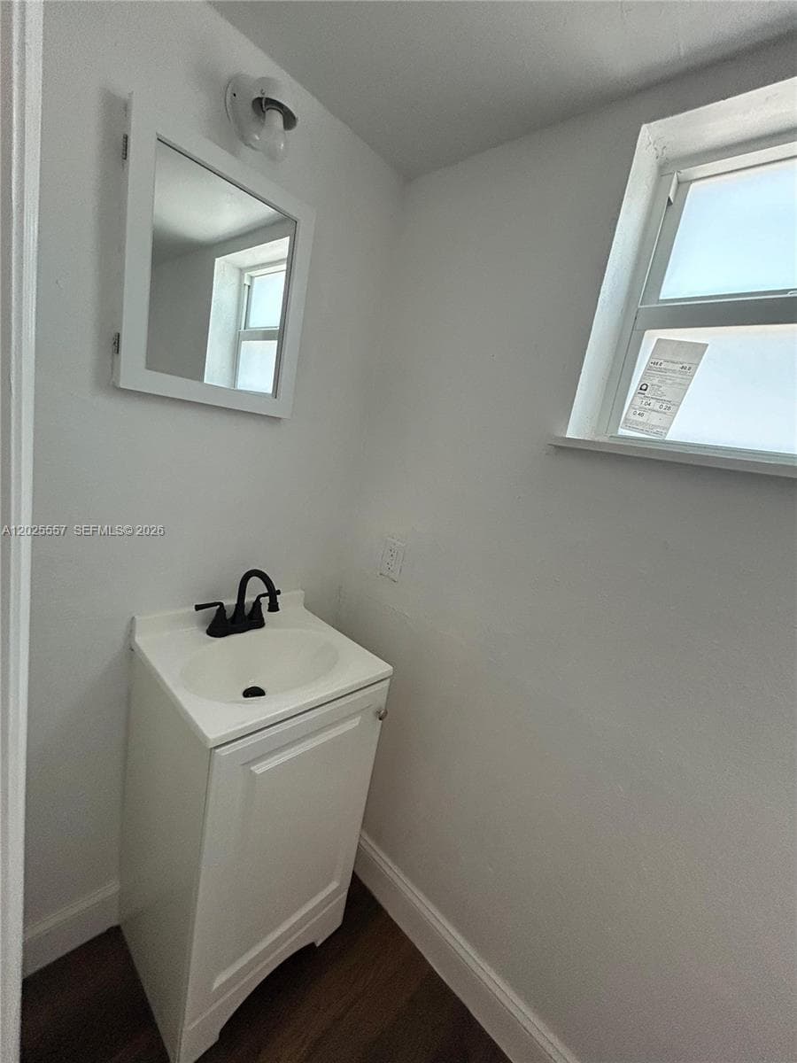 1450 NE 151st St # 101, Miami FL 33162 — 12
