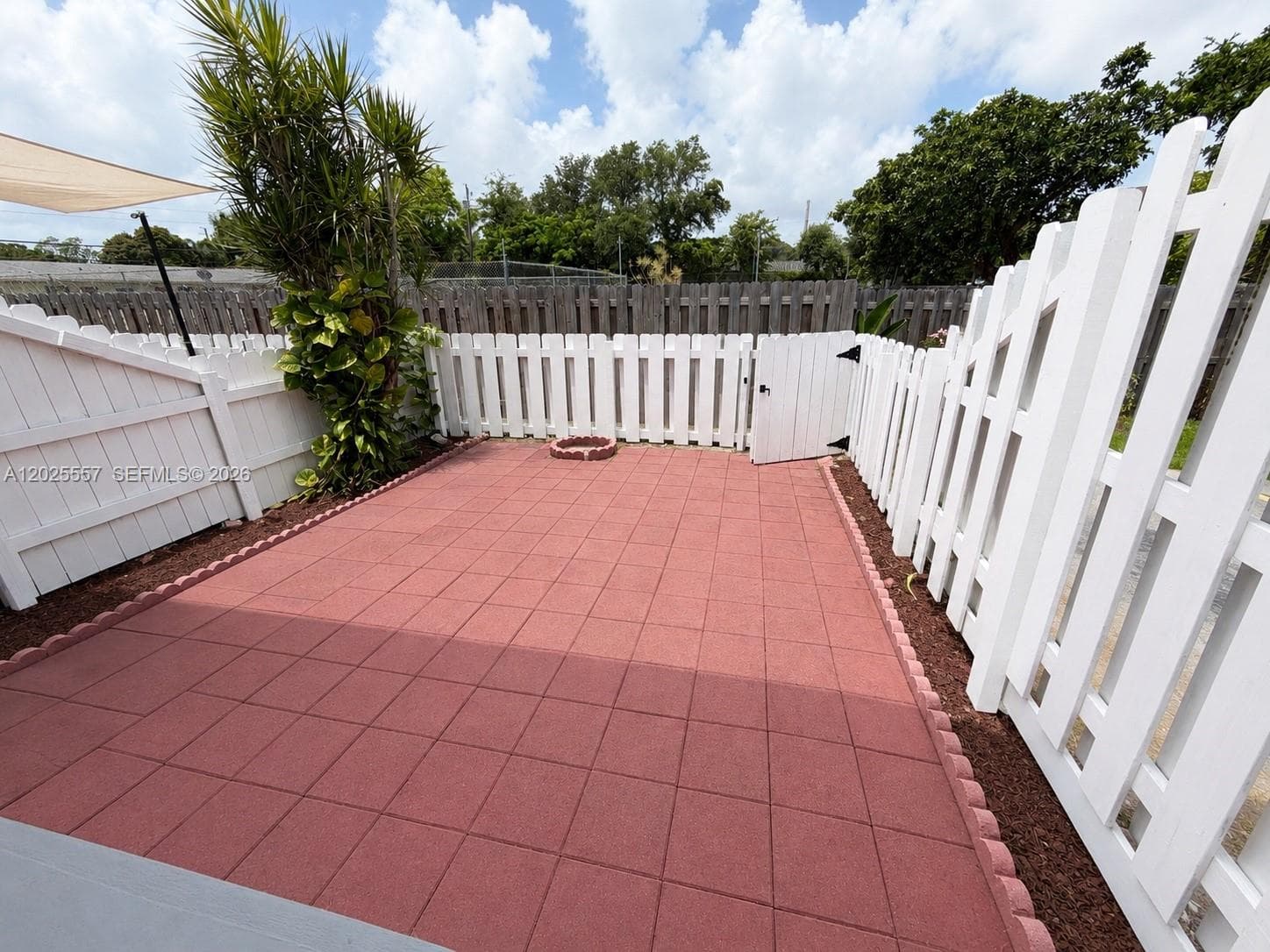 1450 NE 151st St # 101, Miami FL 33162 — 11