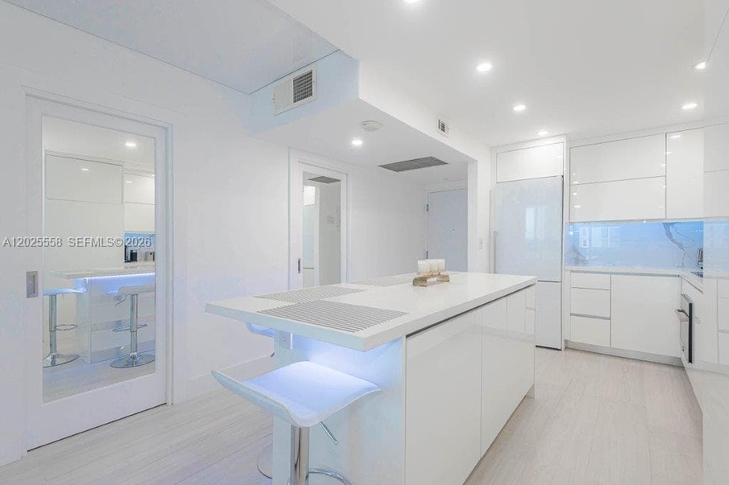 2301 Collins Ave # 811, Miami Beach FL 33139 — 17