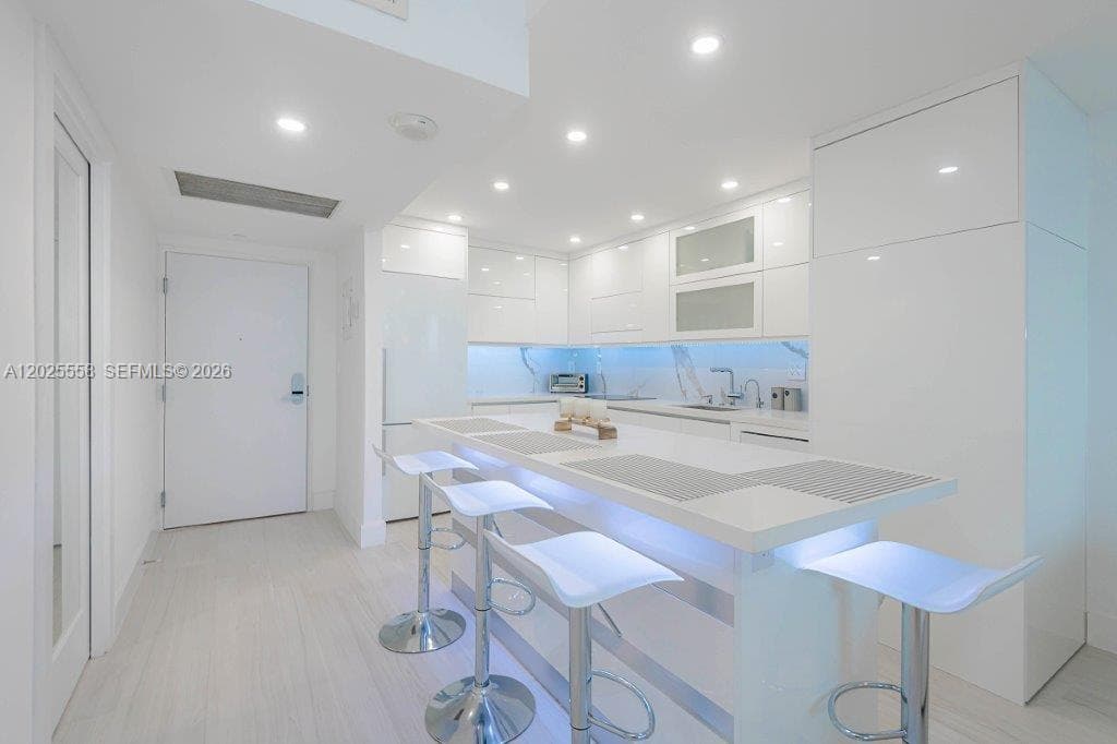 2301 Collins Ave # 811, Miami Beach FL 33139 — 16