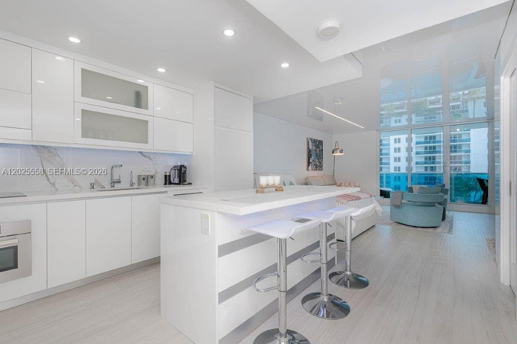 2301 Collins Ave # 811, Miami Beach FL 33139 — 1