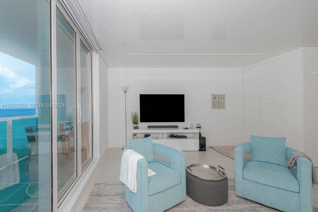 2301 Collins Ave # 811, Miami Beach FL 33139 — 10