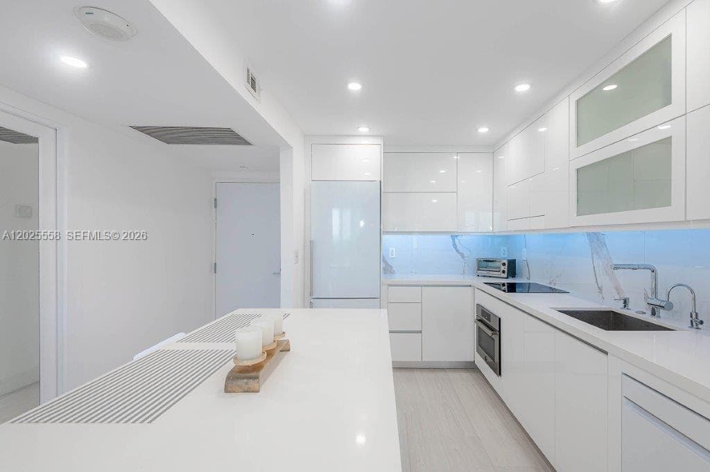 2301 Collins Ave # 811, Miami Beach FL 33139 — 18
