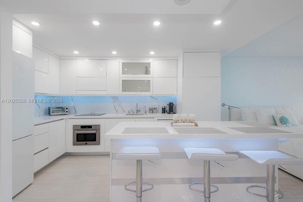 2301 Collins Ave # 811, Miami Beach FL 33139 — 19