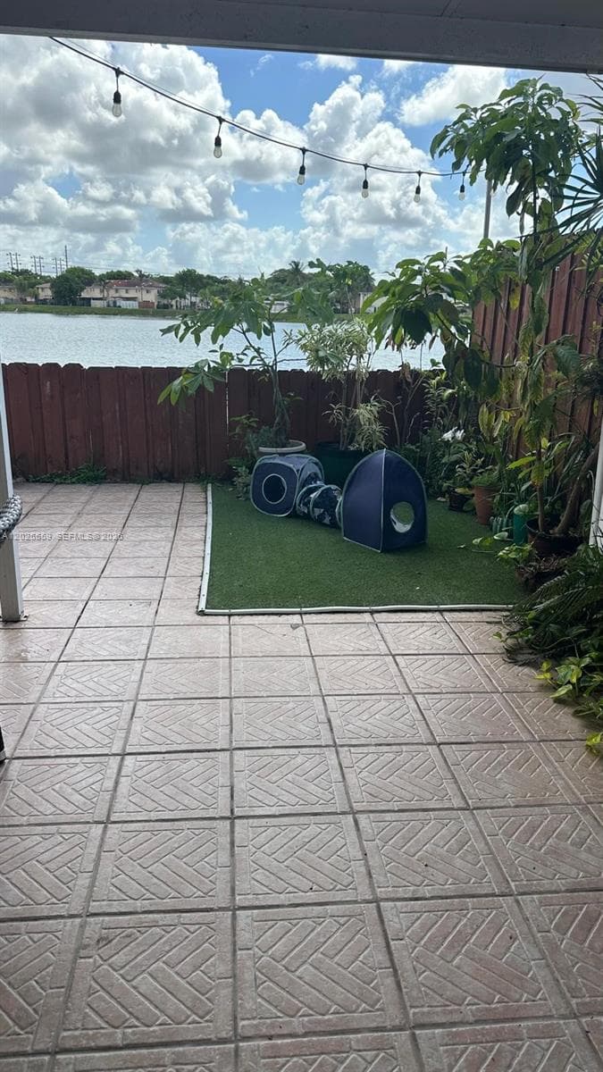 Weitzer Serena Lakes Town, Miami, FL — 4