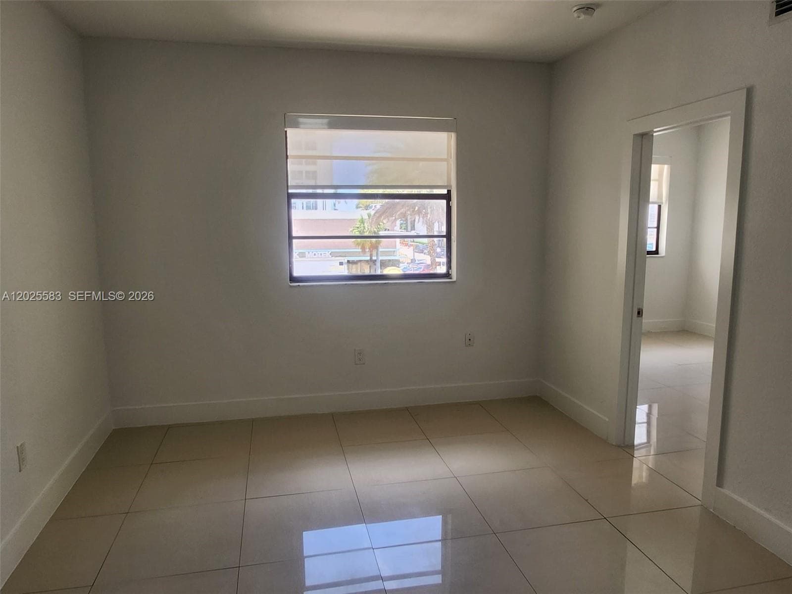 2700 Collins Ave # 208, Miami Beach FL 33140 — 2
