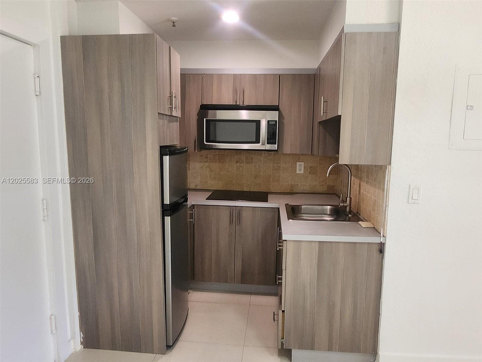 2700 Collins Ave # 208, Miami Beach FL 33140 — 3