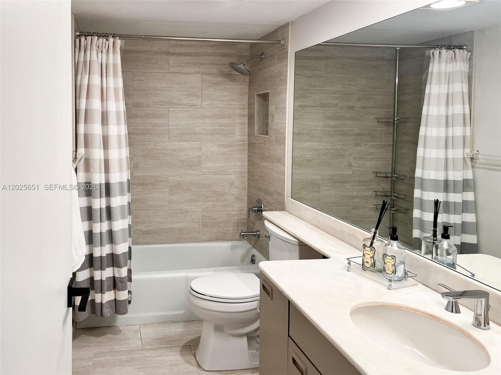 181 Crandon Blvd # 405, Key Biscayne FL 33149 — 24