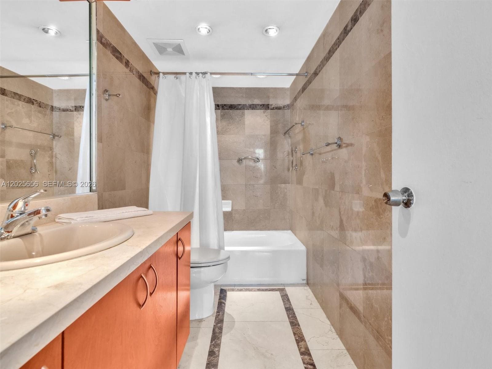 5401 Collins Ave # 107, Miami Beach FL 33140 — 16