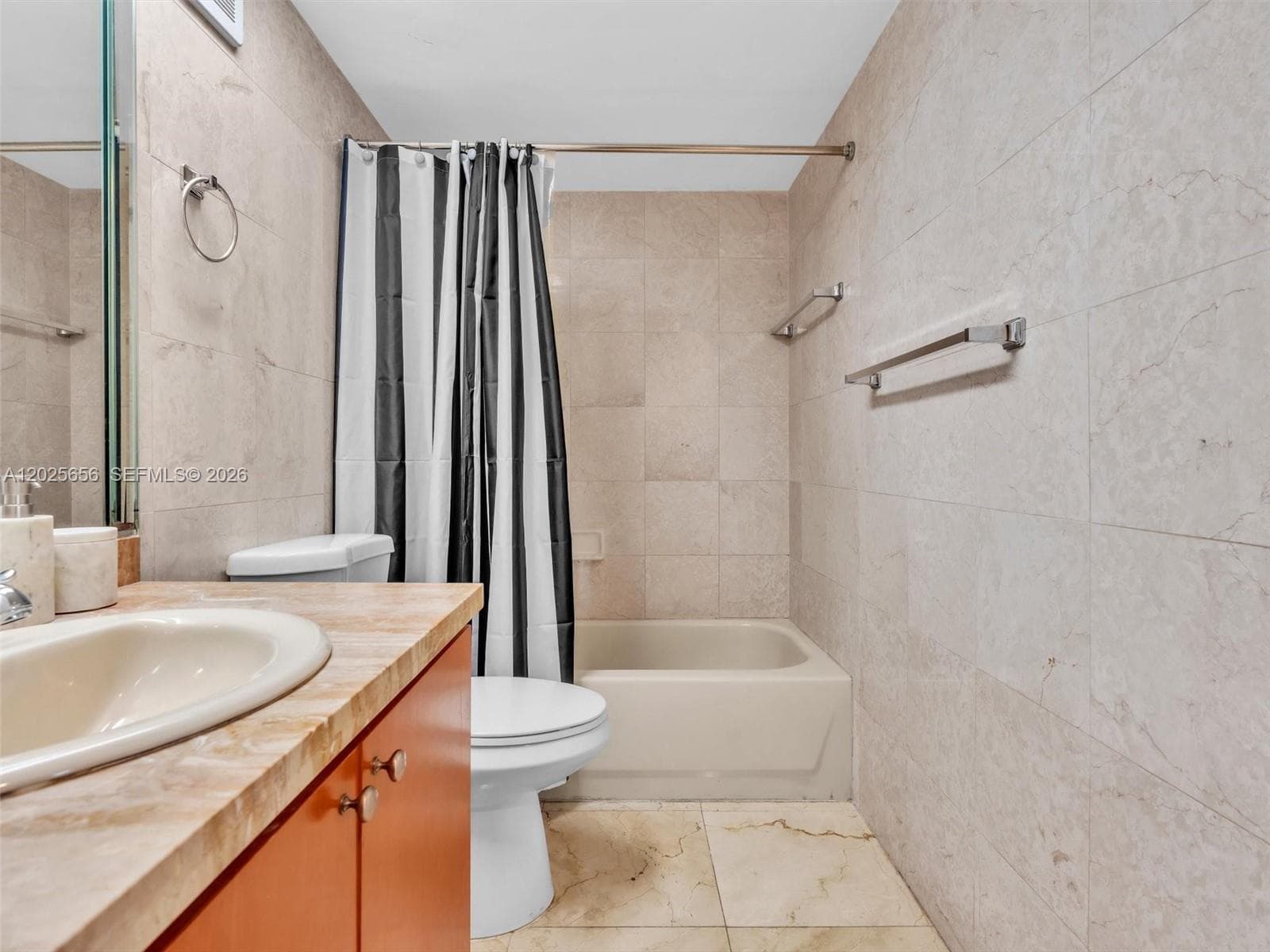 5401 Collins Ave # 107, Miami Beach FL 33140 — 22