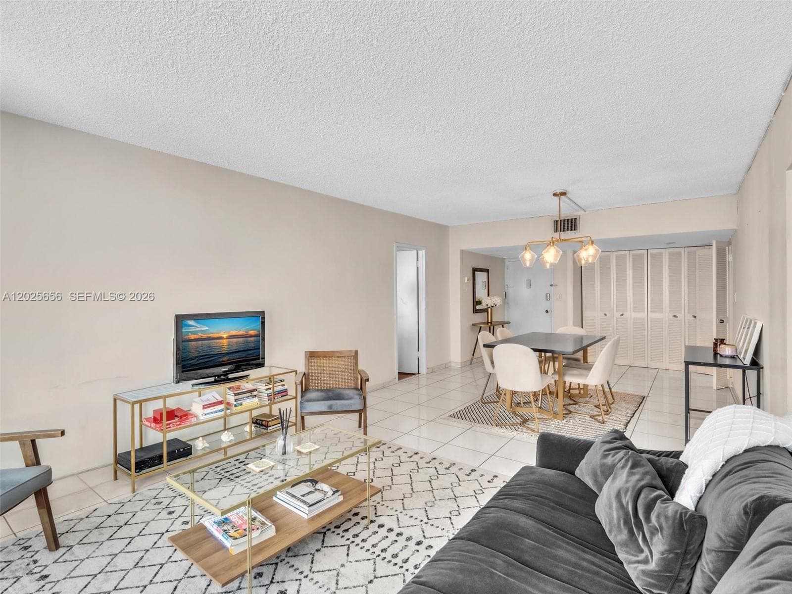 5401 Collins Ave # 107, Miami Beach FL 33140 — 4