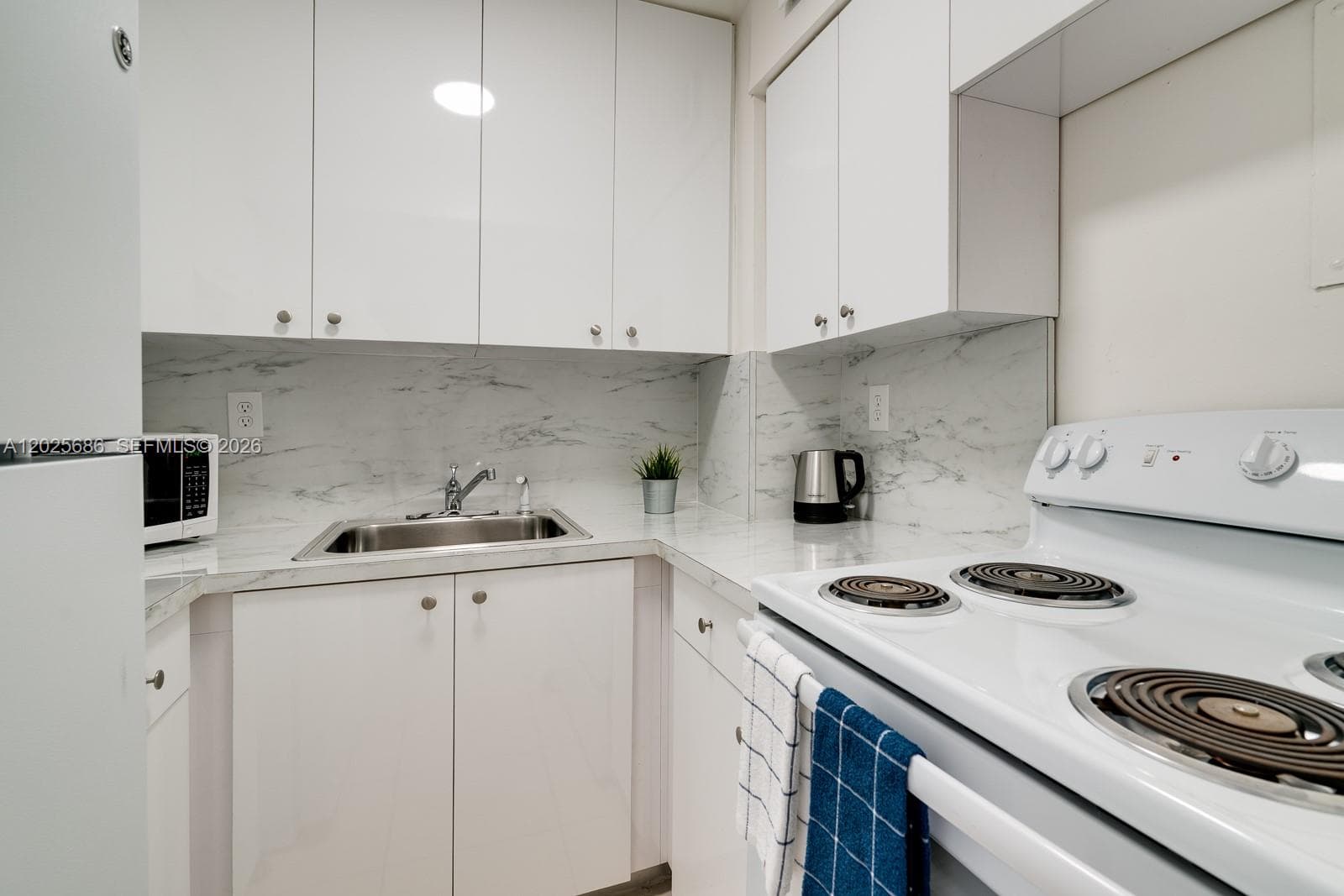3100 Collins Ave # 1101, Miami Beach FL 33140 — 5