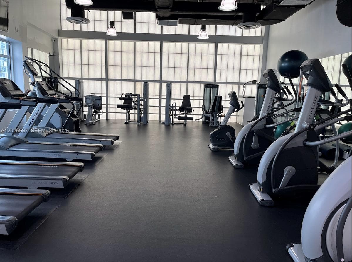 1250 S Miami Ave # 1303, Miami FL 33130 — 33