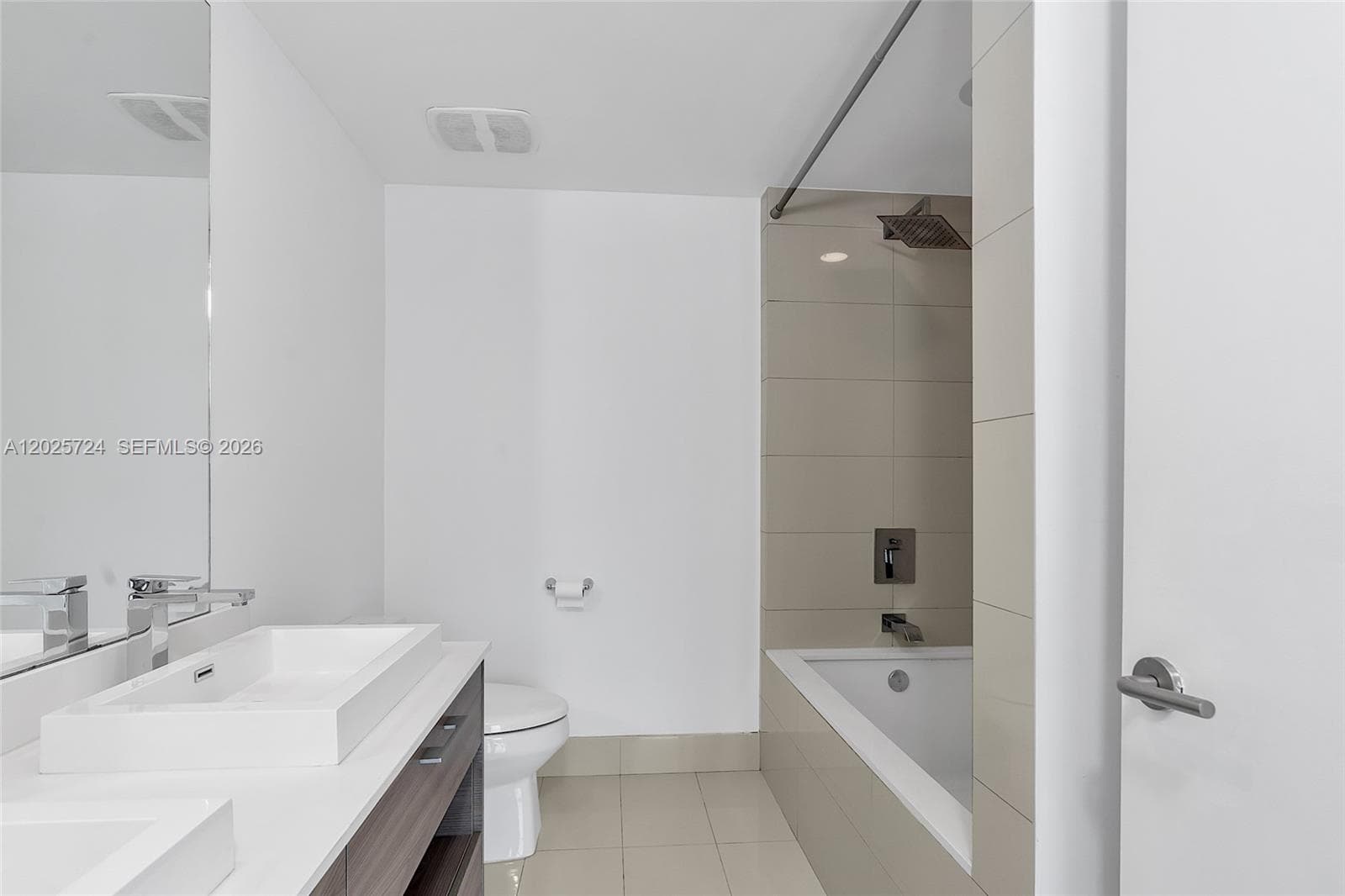 1300 S Miami Ave # 3211, Miami FL 33130 — 32