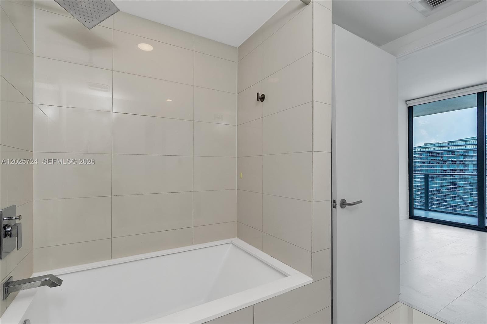 1300 S Miami Ave # 3211, Miami FL 33130 — 33
