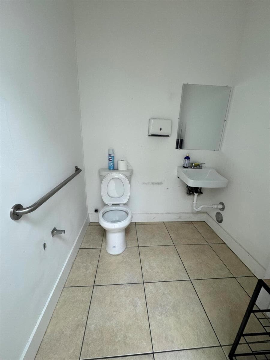 2710 NW 72nd Avenue, Miami FL 33122 — 12