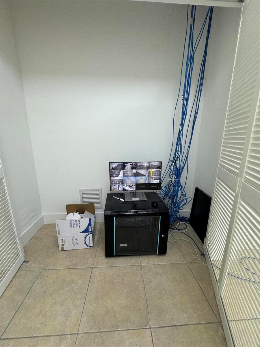 2710 NW 72nd Avenue, Miami FL 33122 — 11