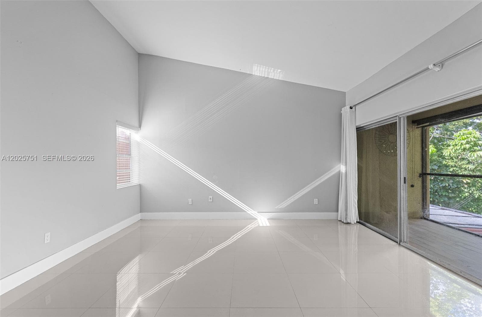14357 Kendale Lakes Cir, Miami FL 33183 — 41