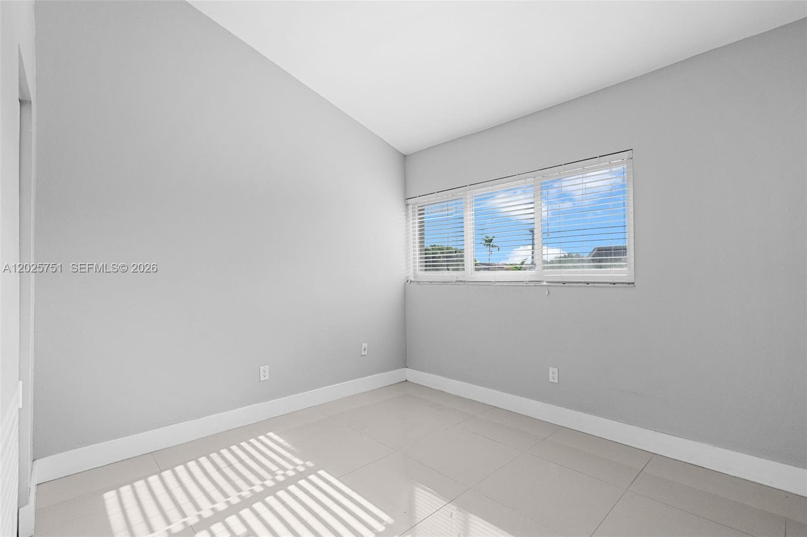 14357 Kendale Lakes Cir, Miami FL 33183 — 37