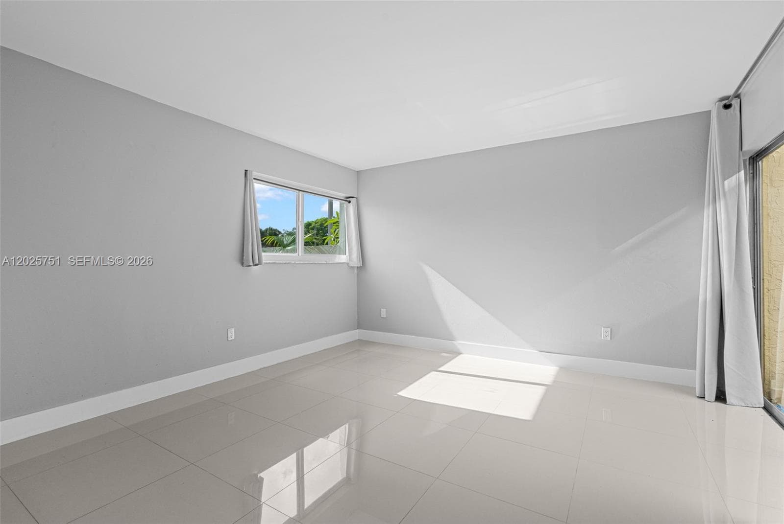 14357 Kendale Lakes Cir, Miami FL 33183 — 35