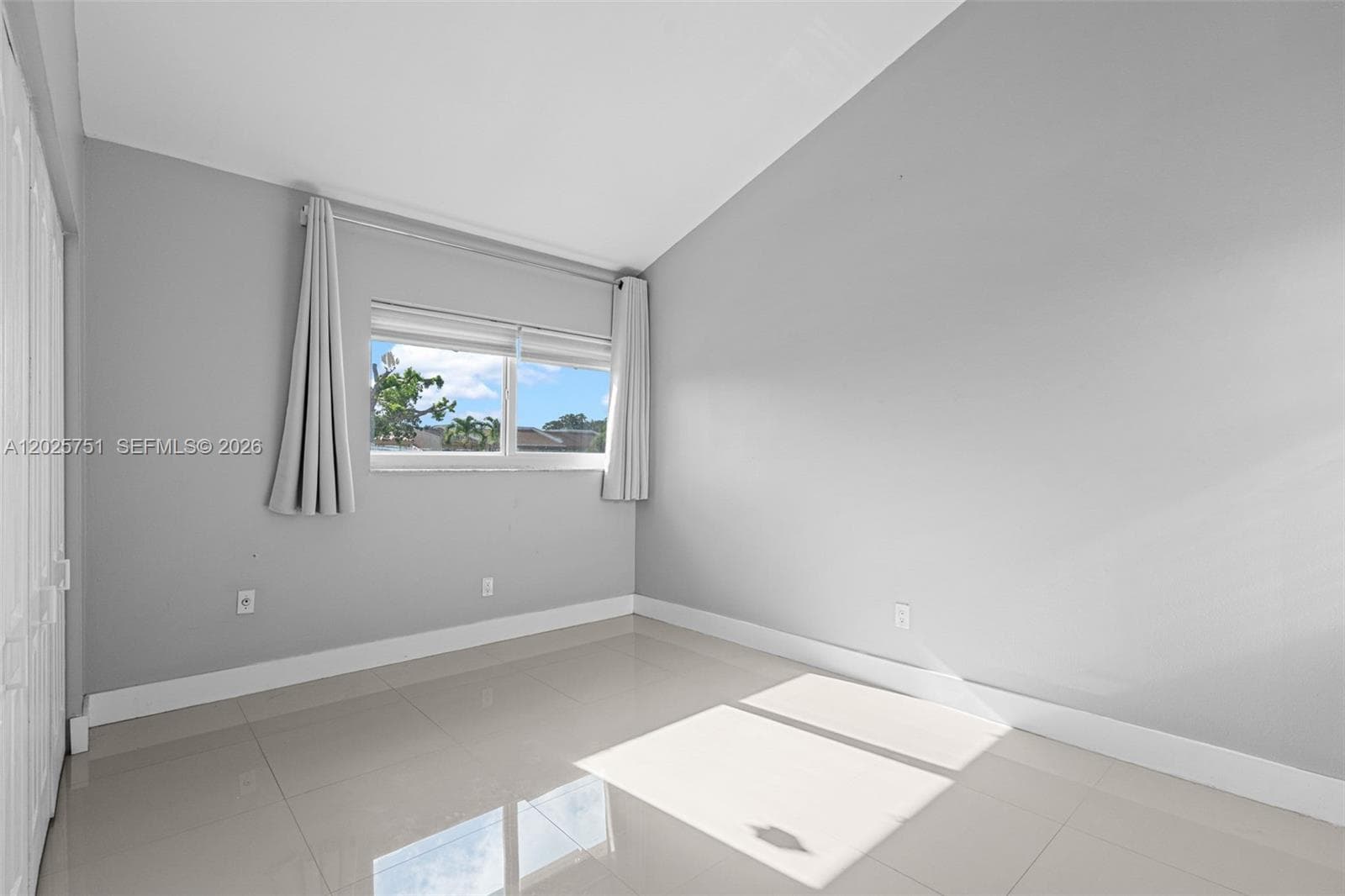14357 Kendale Lakes Cir, Miami FL 33183 — 39