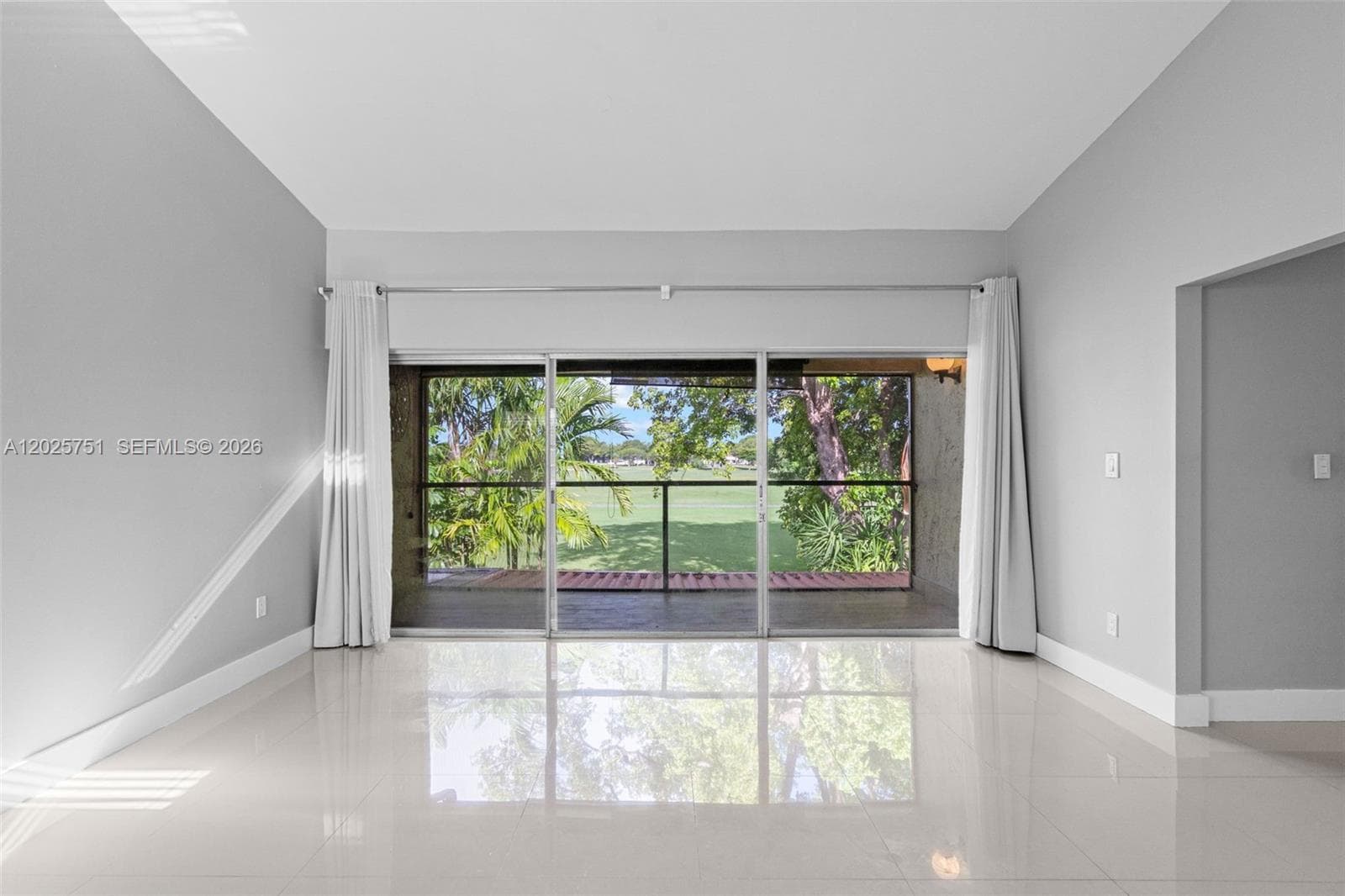 14357 Kendale Lakes Cir, Miami FL 33183 — 25