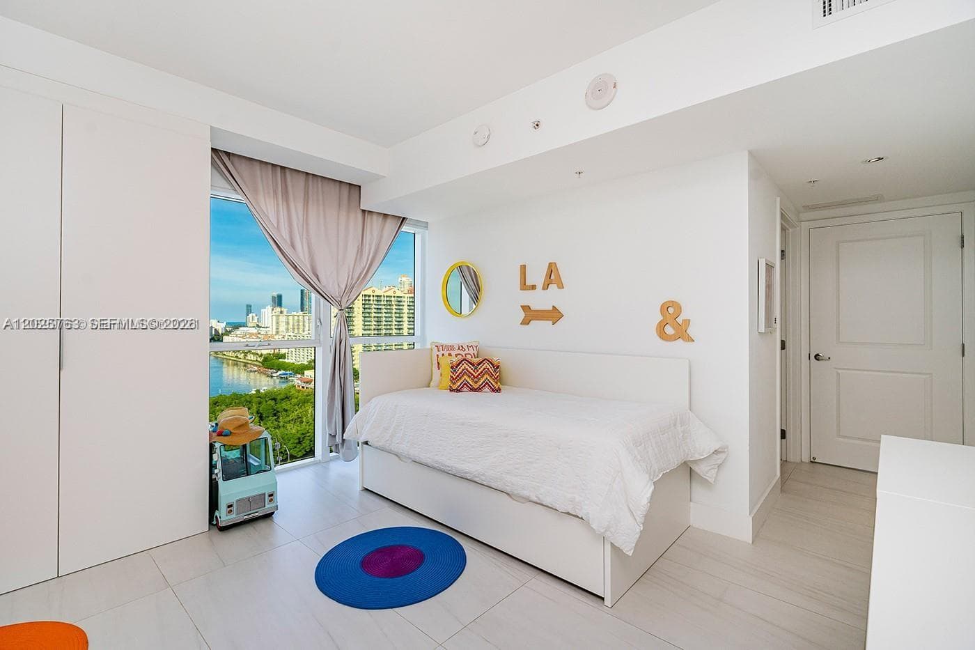 400 Sunny Isles Blvd # 1804, Sunny Isles Beach FL 33160 — 25