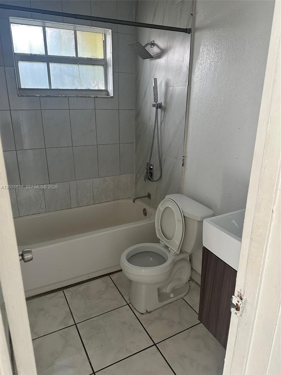 7024 NW 6th Ave # 1, Miami FL 33150 — 3