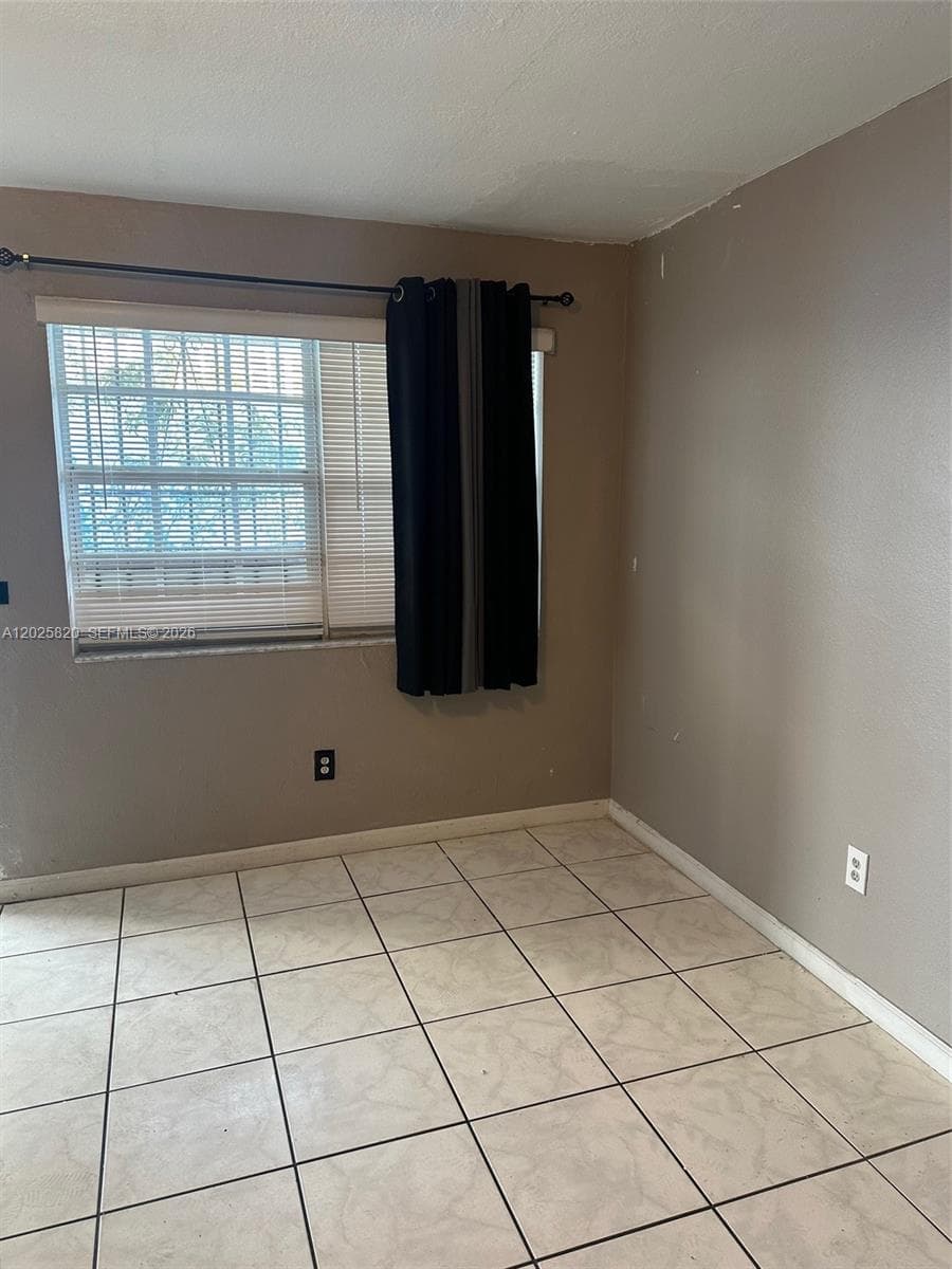 7024 NW 6th Ave # 1, Miami FL 33150 — 5