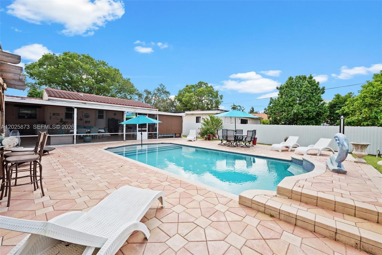 556 La Villa Dr, Miami Springs FL 33166 — 19