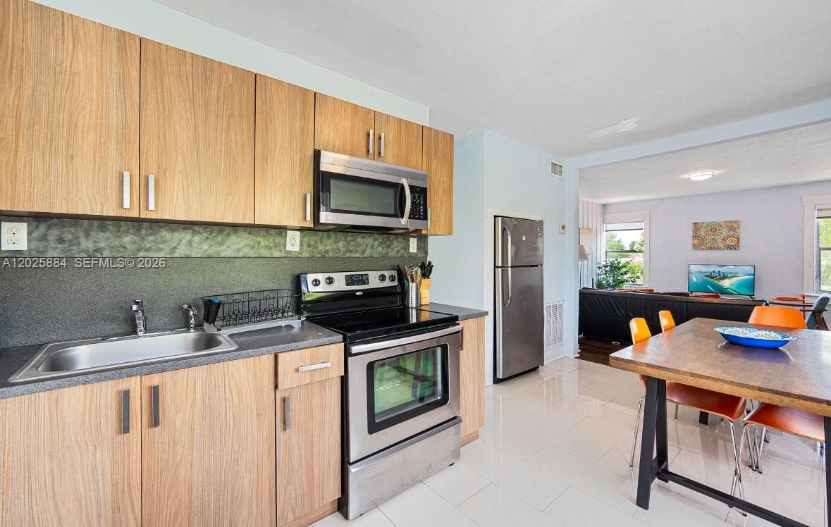 2255 SW 10th St # B, Miami FL 33135 — 17