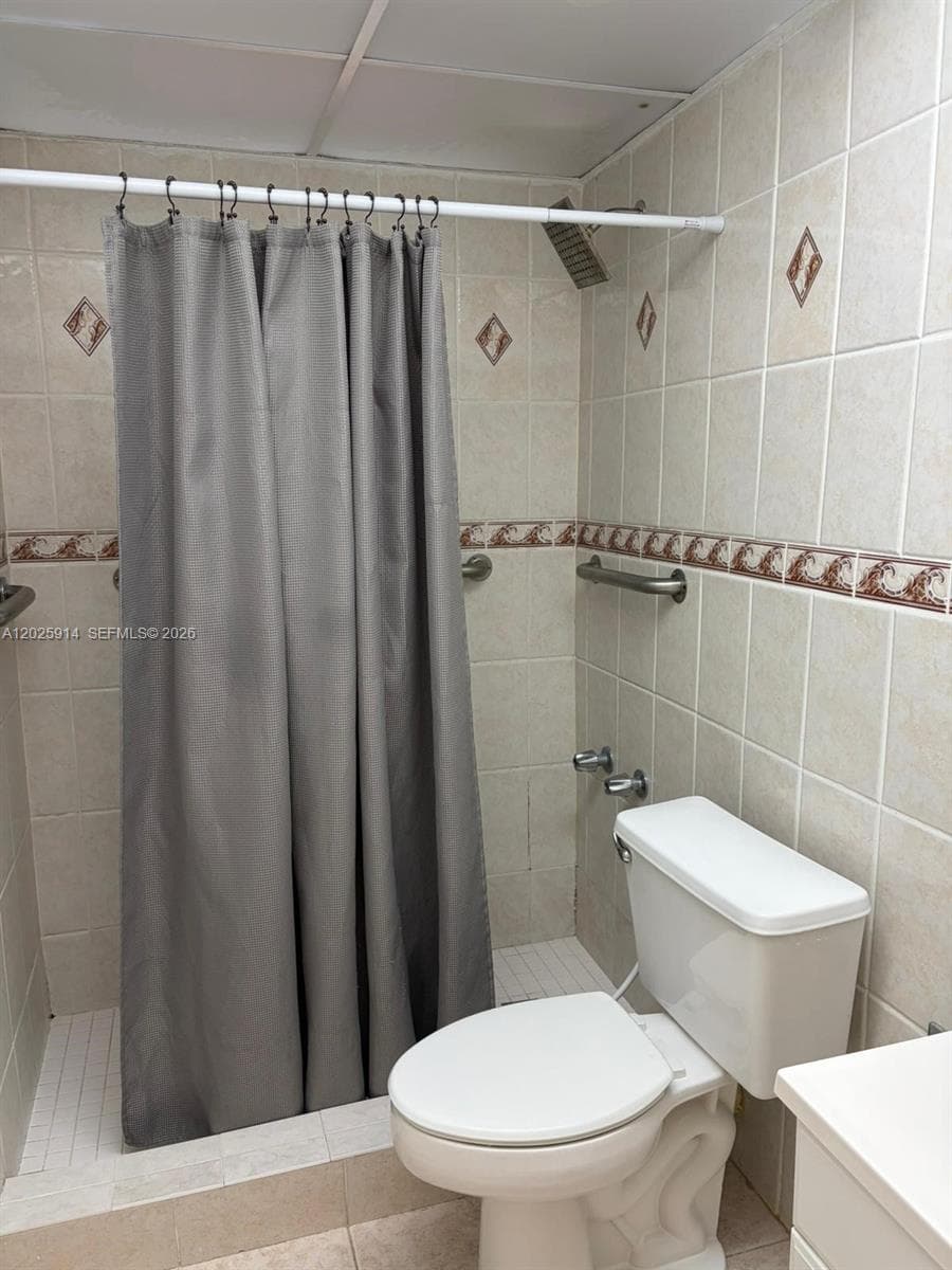 6820 W Flagler St # 212, Miami FL 33144 — 5