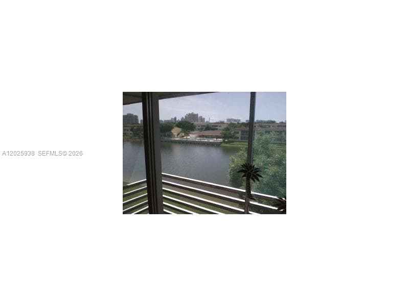 2880 NE 203rd St # B25, Aventura FL 33180 — 3