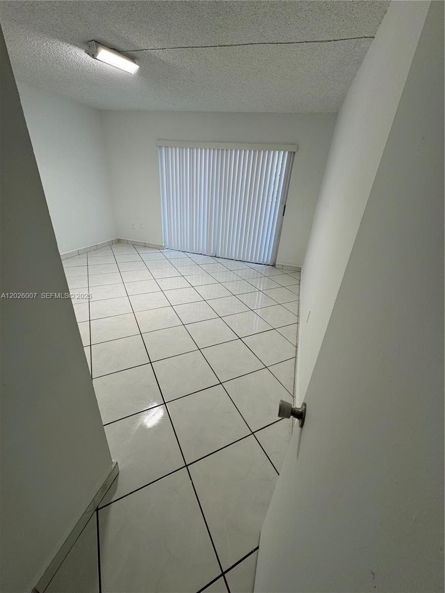 1555 W 44th Pl # 244, Hialeah FL 33012 — 2