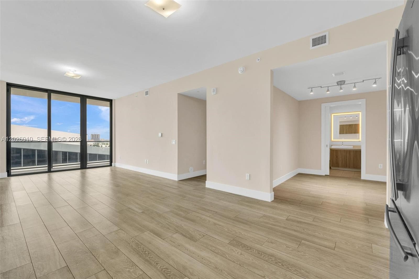 2960 NE 207th St # 1108, Aventura FL 33180 — 9