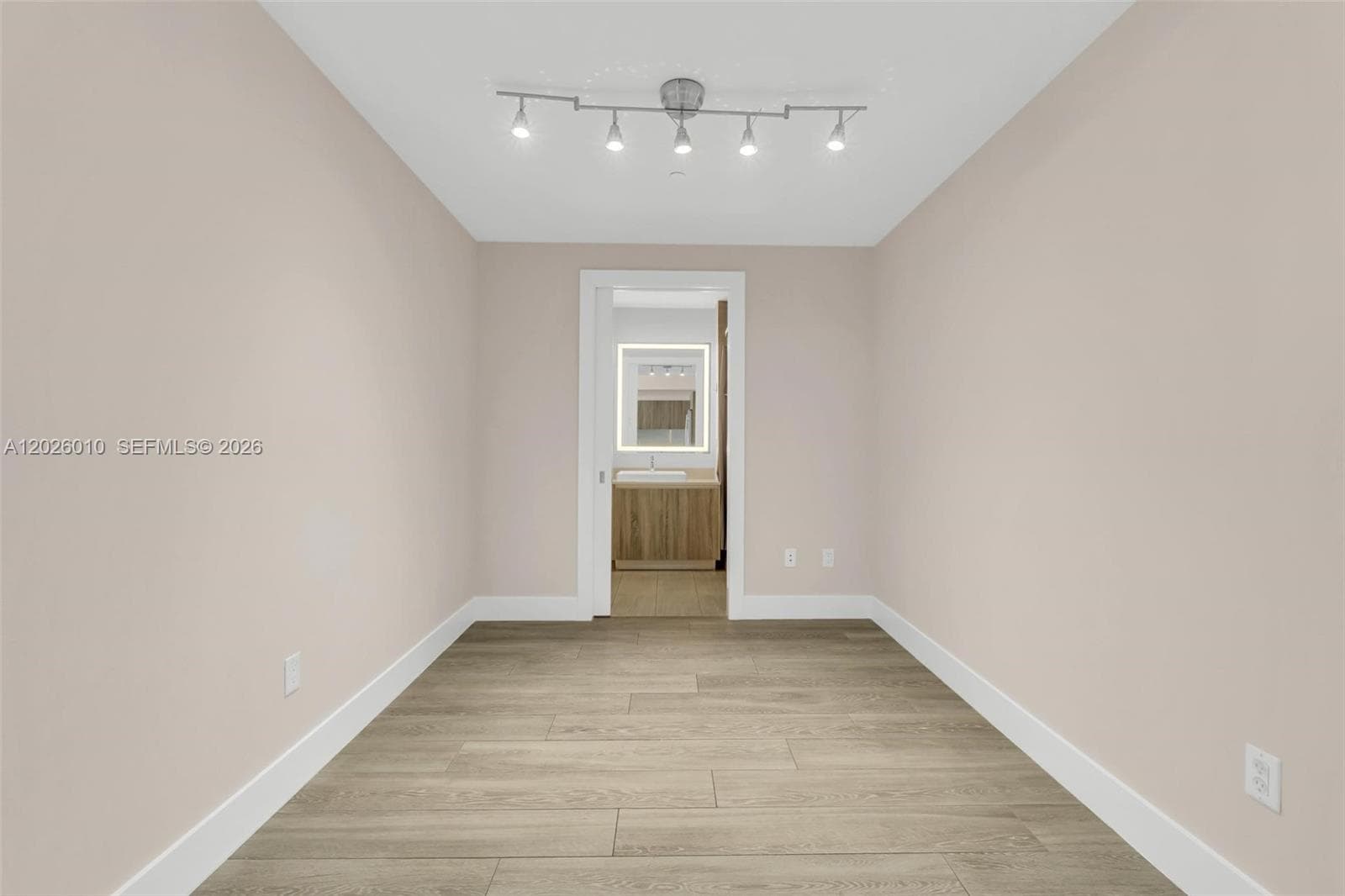 2960 NE 207th St # 1108, Aventura FL 33180 — 25