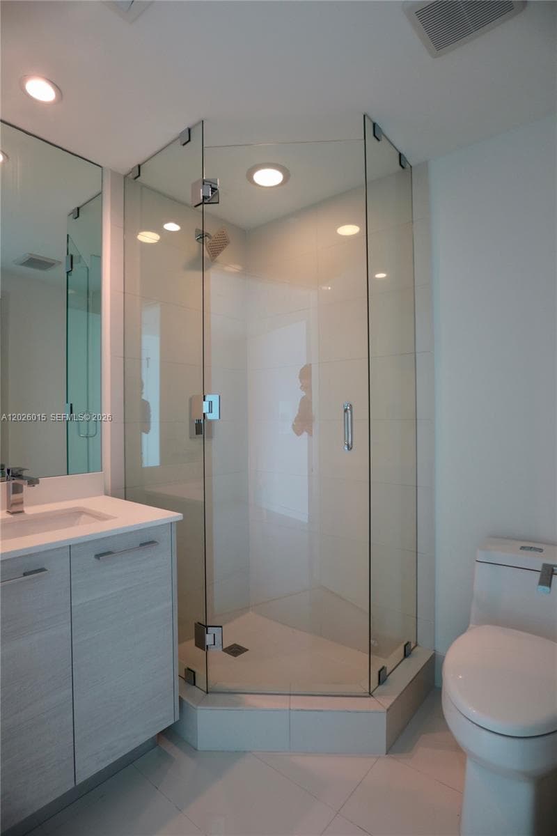 650 NE 32 # 1906, Miami FL 33137 — 28