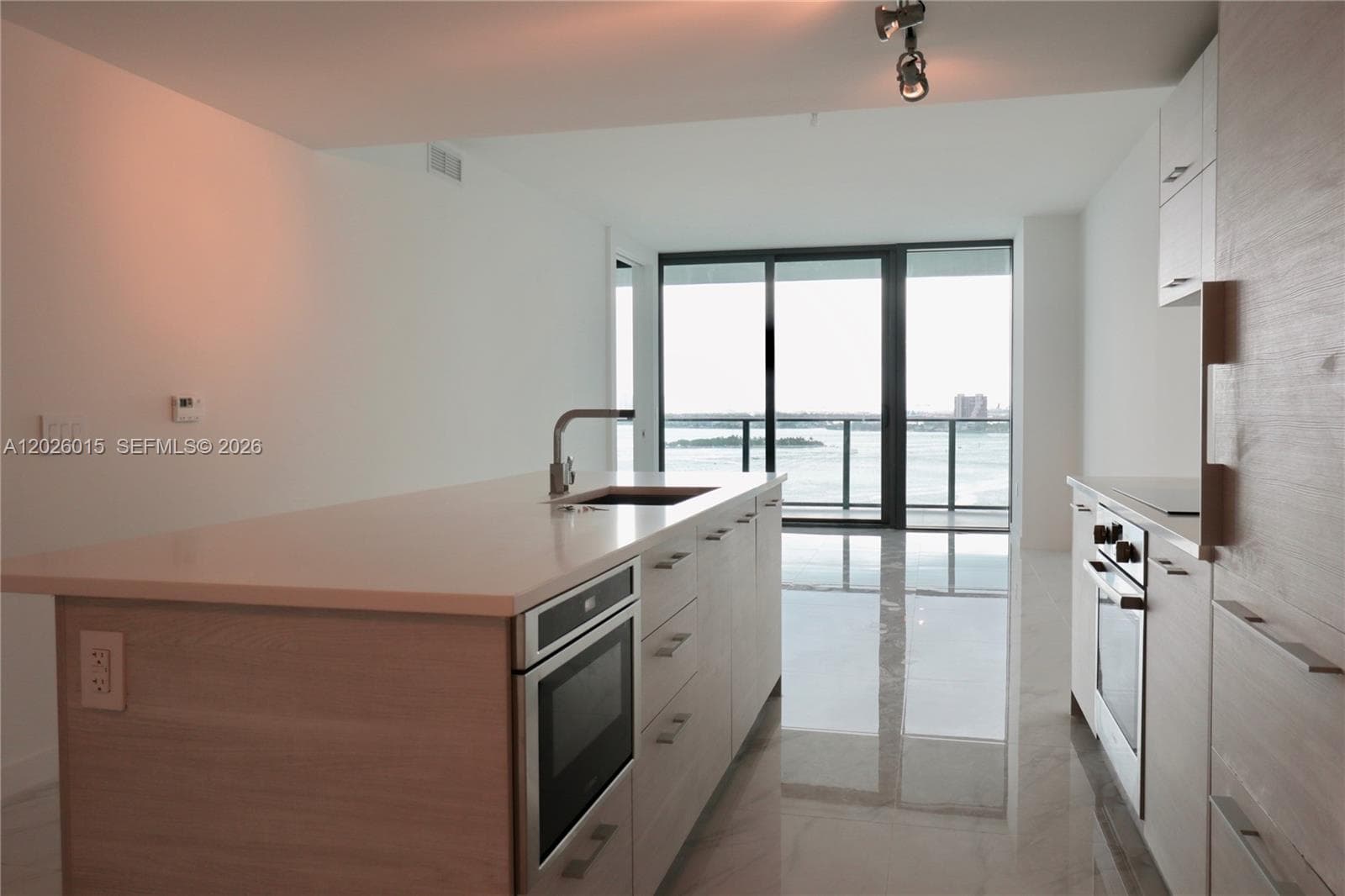 650 NE 32 # 1906, Miami FL 33137 — 5