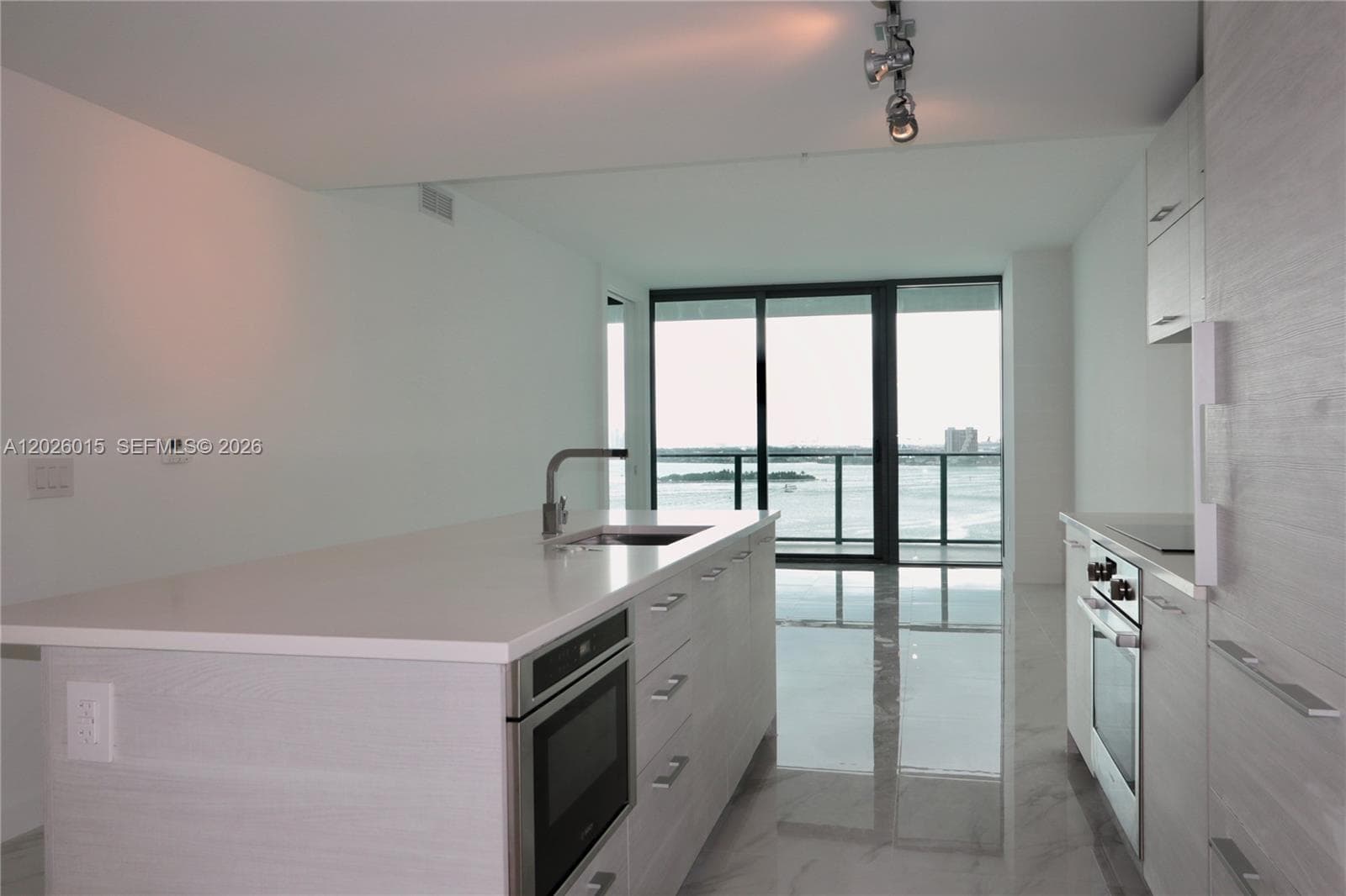 650 NE 32 # 1906, Miami FL 33137 — 10