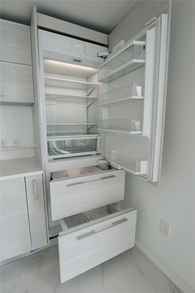 650 NE 32 # 1906, Miami FL 33137 — 29
